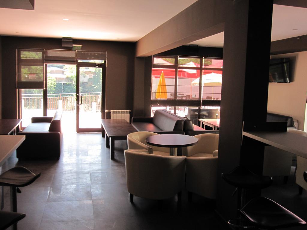 Hotel Deyanira Gorno Dryanovo Luaran gambar